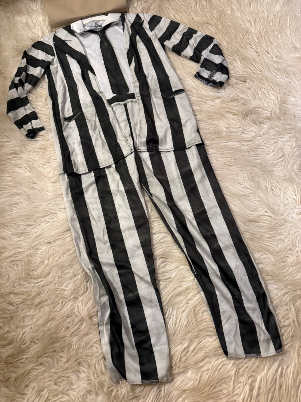 Boys Beetlejuice costume (E9)